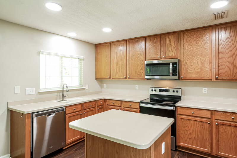 1,975/Mo, 7068 Beekman Lake Dr Jacksonville, FL 32222 Kitchen View 2