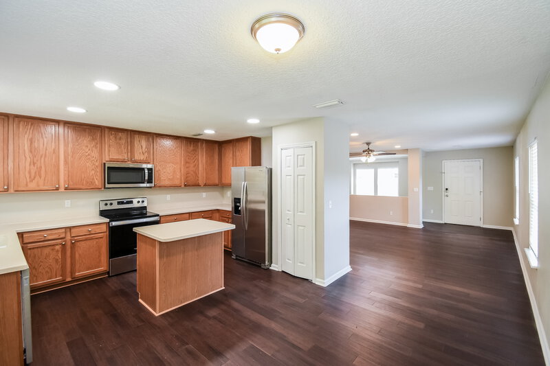 2,125/Mo, 7068 Beekman Lake Dr Jacksonville, FL 32222 Kitchen View