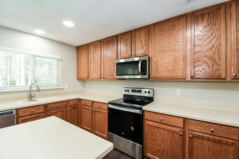 2,125/Mo, 7068 Beekman Lake Dr Jacksonville, FL 32222 Kitchen View 2