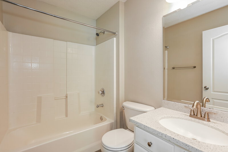 1,975/Mo, 7068 Beekman Lake Dr Jacksonville, FL 32222 Bathroom View