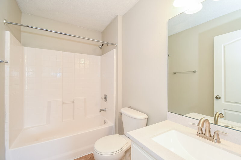 2,125/Mo, 7068 Beekman Lake Dr Jacksonville, FL 32222 Bathroom View