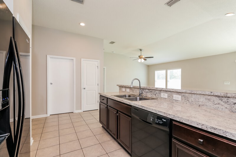 2,035/Mo, 6582 Winding Greens Dr Jacksonville, FL 32244 Kitchen View 3