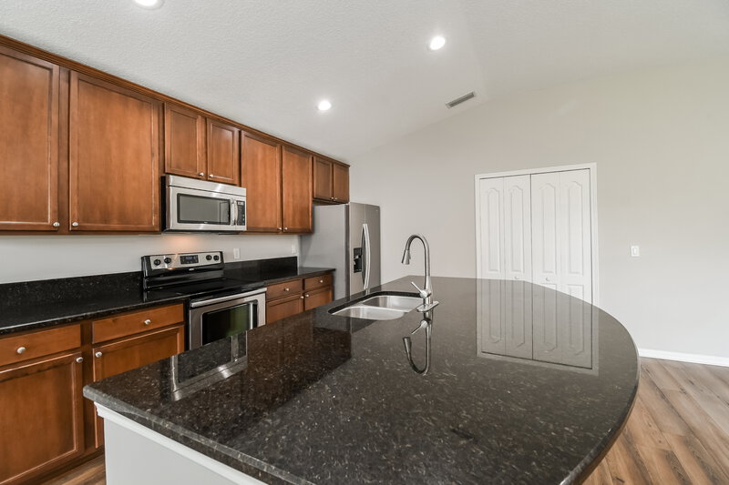 2,200/Mo, 1706 Foggy Day Dr Middleburg, FL 32068 Kitchen View 2