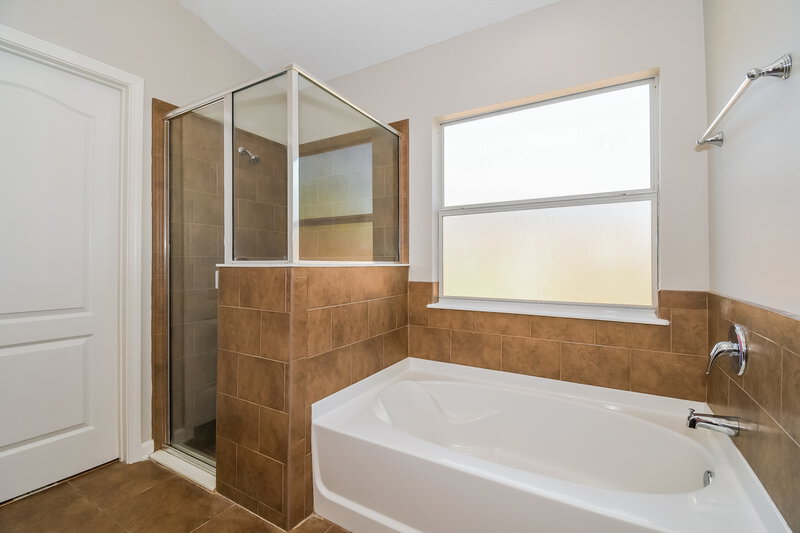 2,970/Mo, 1706 Foggy Day Dr Middleburg, FL 32068 Main Bathroom View 2