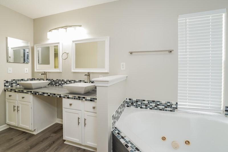 2,860/Mo, 195 Dover Bluff Dr Orange Park, FL 32073 Main Bathroom View