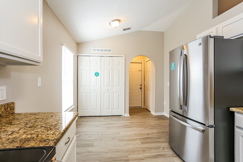 1,825/Mo, 8724 Merseyside Ave Jacksonville, FL 32219 Kitchen View 2