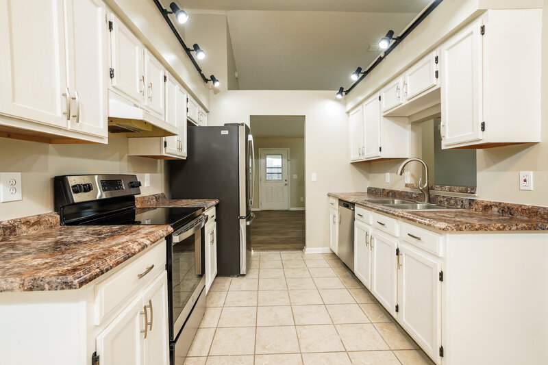 1,965/Mo, 3298 Deerfield Pointe Dr Orange Park, FL 32073 Kitchen View