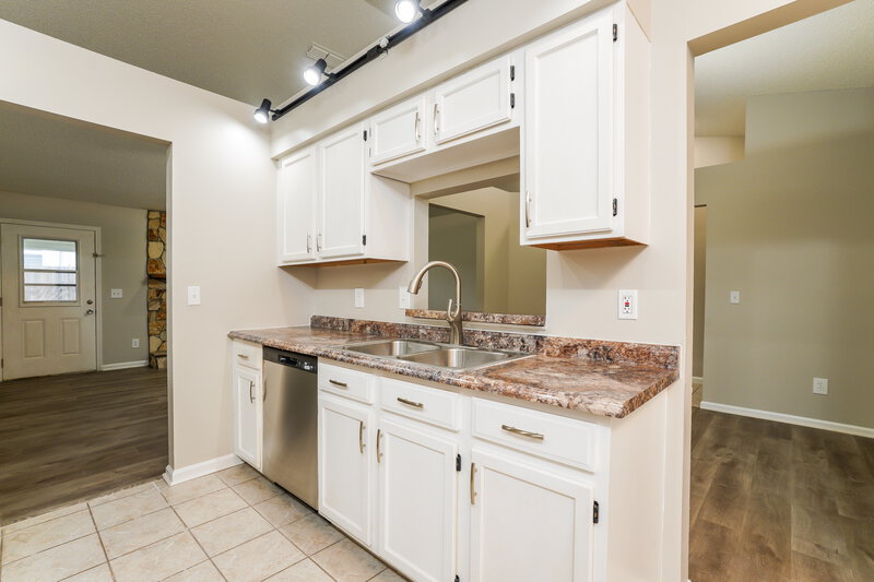 1,965/Mo, 3298 Deerfield Pointe Dr Orange Park, FL 32073 Kitchen View 2