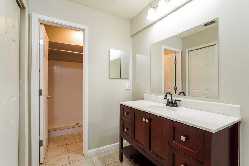 1,965/Mo, 3298 Deerfield Pointe Dr Orange Park, FL 32073 Main Bathroom View