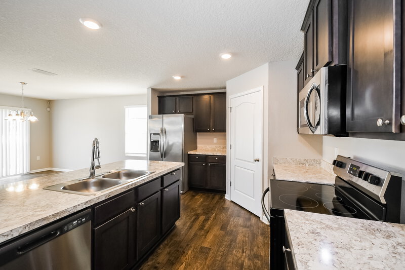 1,780/Mo, 2278 Pebble Point Dr Green Cove Springs, FL 32043 Kitchen View