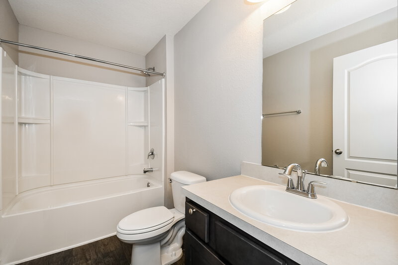 1,780/Mo, 2278 Pebble Point Dr Green Cove Springs, FL 32043 Bathroom View