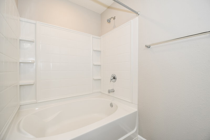 1,780/Mo, 2278 Pebble Point Dr Green Cove Springs, FL 32043 Bathroom View 2