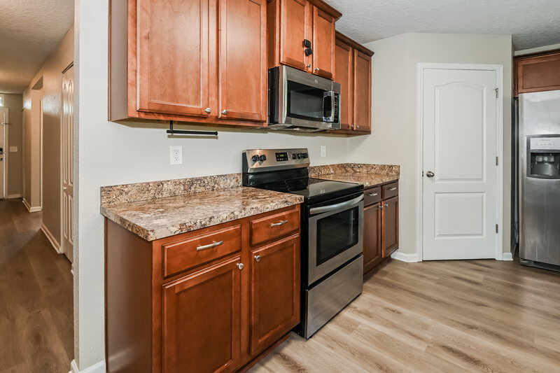 2,055/Mo, 393 Harley Dr Jacksonville, FL 32218 Kitchen View 2