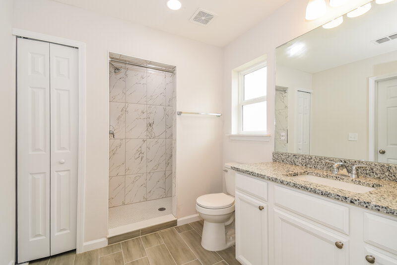 2,005/Mo, 6092 Patriots Landing Ln Jacksonville, FL 32244 Main Bathroom View
