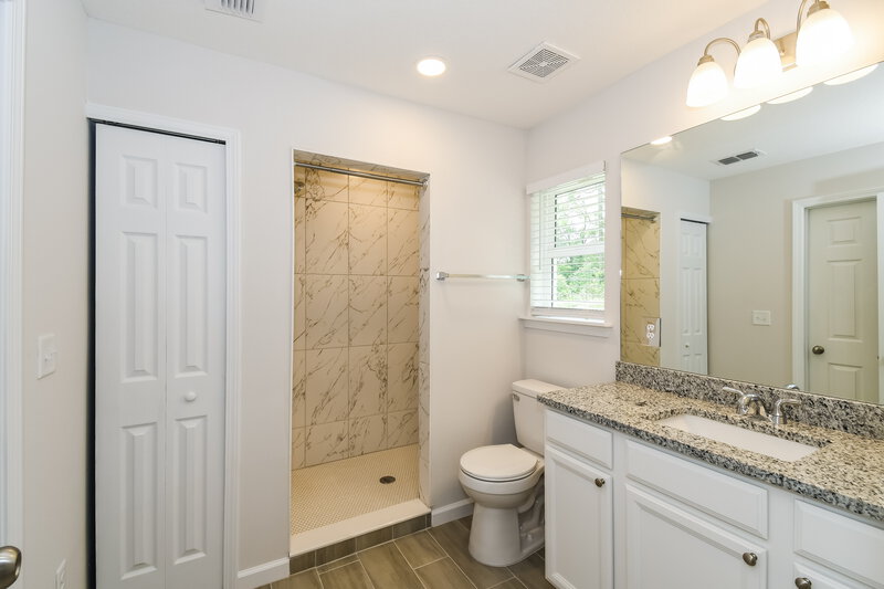 2,810/Mo, 6110 Patriots Landing Ln Jacksonville, FL 32244 Main Bathroom View