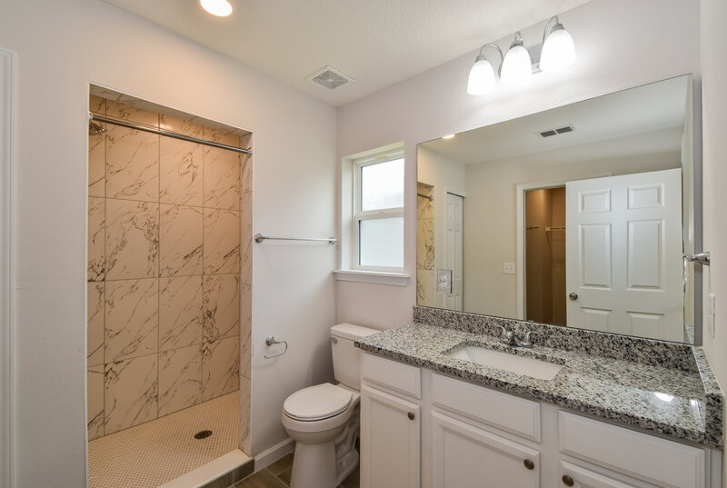 1,980/Mo, 6099 Patriots Landing Ln Jacksonville, FL 32244 Main Bathroom View