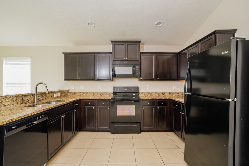 2,075/Mo, 3315 Hidden Meadows Ct Green Cove Springs, FL 32043 Kitchen View 2