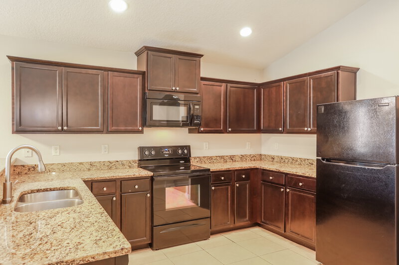 2,035/Mo, 3315 Hidden Meadows Ct Green Cove Springs, FL 32043 Kitchen View