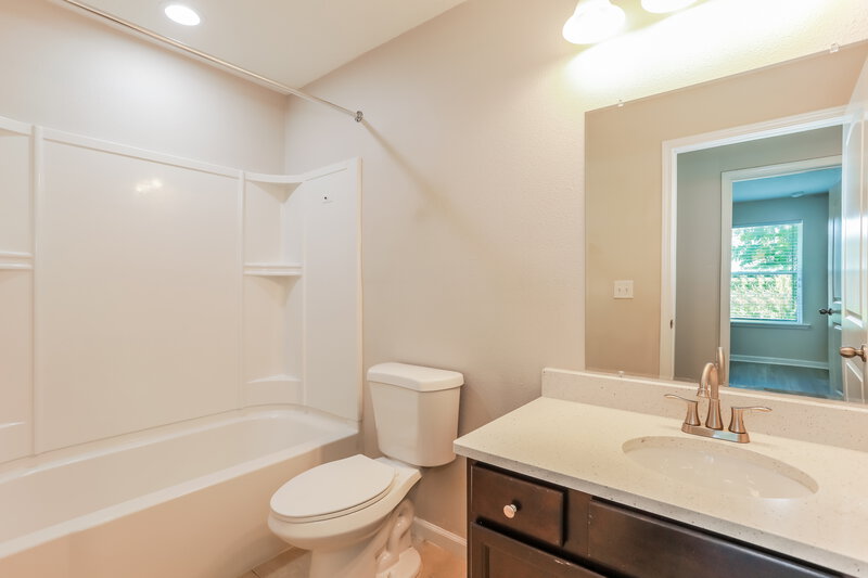 2,035/Mo, 3315 Hidden Meadows Ct Green Cove Springs, FL 32043 Bathroom View