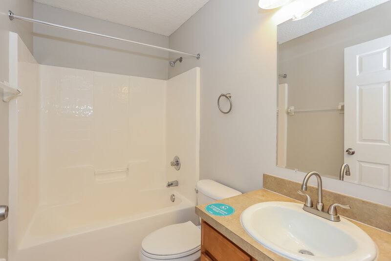 2,030/Mo, 7394 Hawks Cliff Dr W Jacksonville, FL 32222 Bathroom View