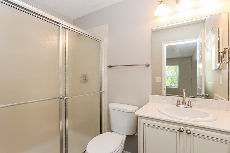 1,775/Mo, 1304 Biscayne Grove Ln Jacksonville, FL 32218 Main Bathroom View