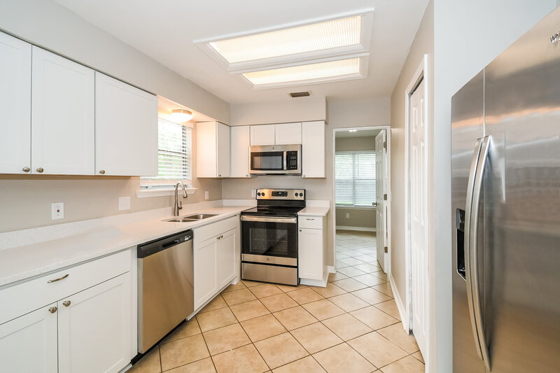 1,940/Mo, 8389 Argyle Corners Ct Jacksonville, FL 32244 Kitchen View