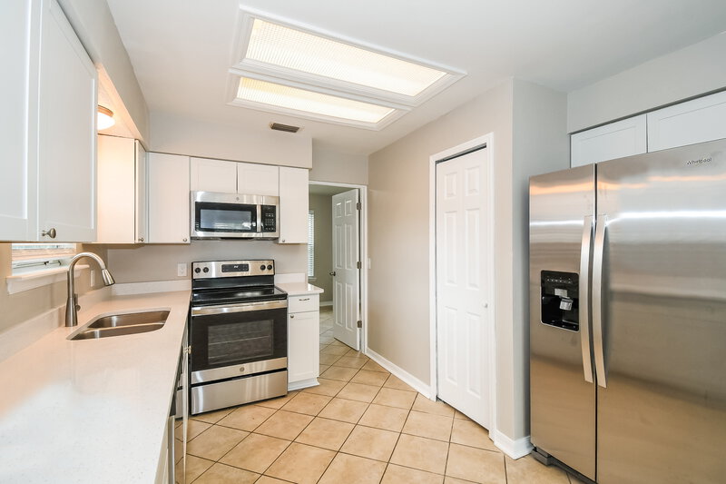 1,940/Mo, 8389 Argyle Corners Ct Jacksonville, FL 32244 Kitchen View 2