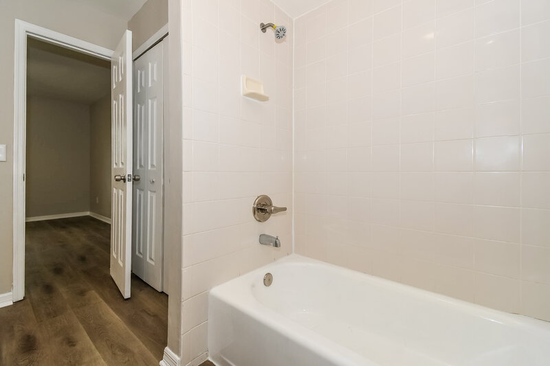 1,940/Mo, 8389 Argyle Corners Ct Jacksonville, FL 32244 Main Bathroom View 2
