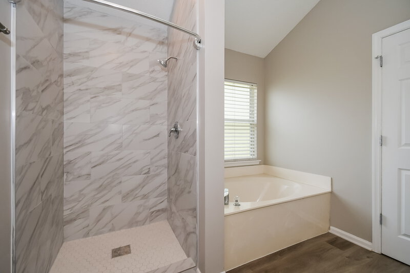 2,085/Mo, 3653 August Crossing Ct Jacksonville, FL 32210 Main Bathroom View 2