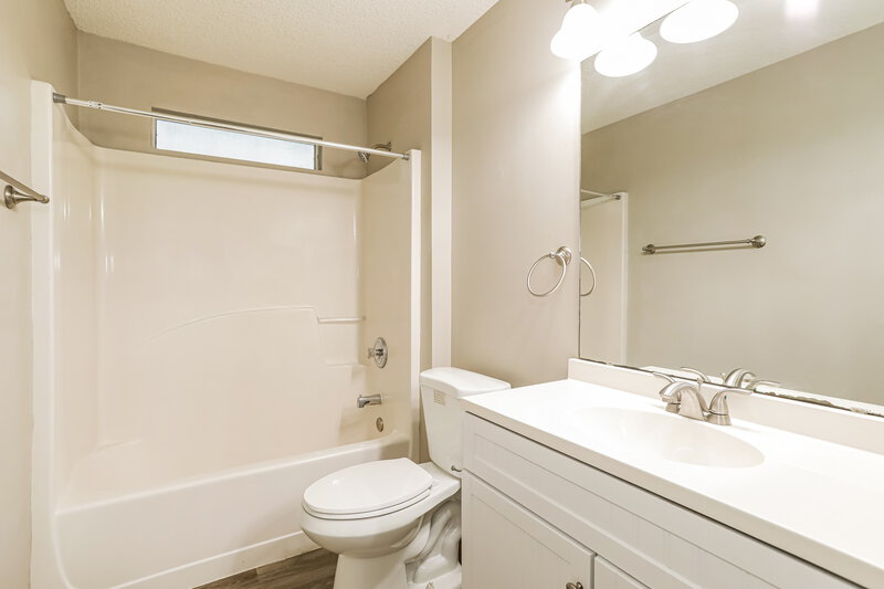 1,895/Mo, 3653 August Crossing Ct Jacksonville, FL 32210 Bathroom View 2