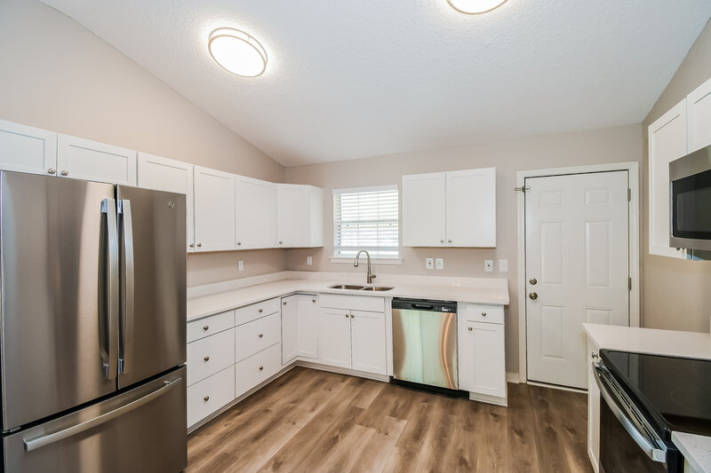 2,140/Mo, 7644 Devola Trl Jacksonville, FL 32244 Kitchen View