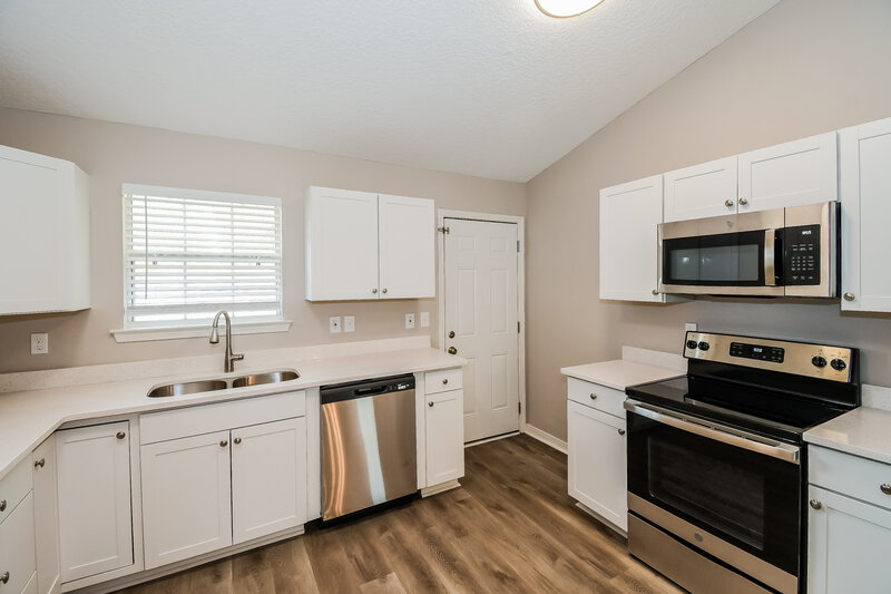 2,140/Mo, 7644 Devola Trl Jacksonville, FL 32244 Kitchen View 2