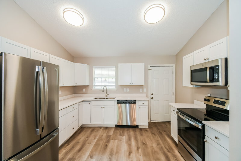 2,140/Mo, 7644 Devola Trl Jacksonville, FL 32244 Kitchen View 3