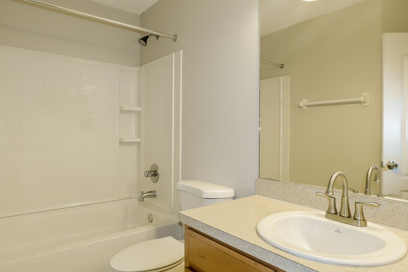 1,905/Mo, 1548 Landau Rd Jacksonville, FL 32225 Bathroom View