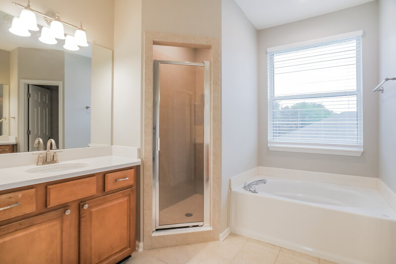 3,270/Mo, 183 Pine Arbor Cir Saint Augustine, FL 32084 Main Bathroom View