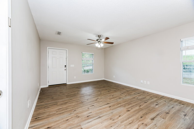 1,515/Mo, 2111 5th Ave Jacksonville, FL 32208 Living Room View