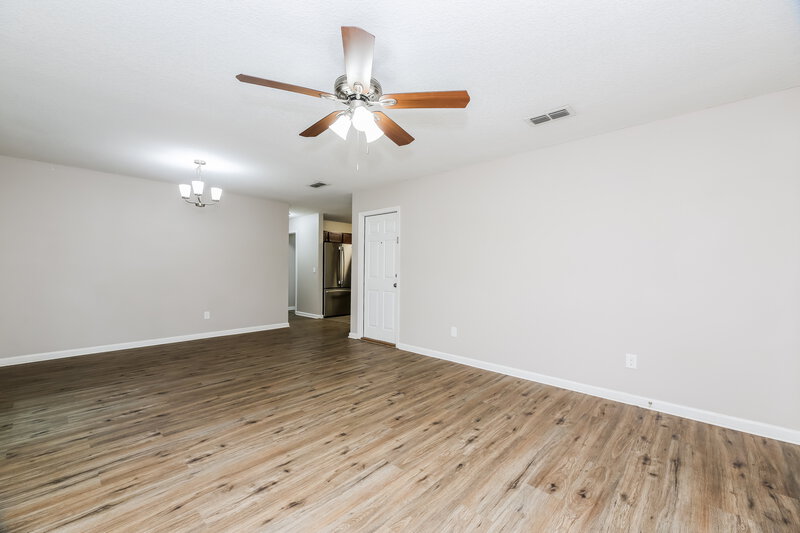 1,515/Mo, 2111 5th Ave Jacksonville, FL 32208 Living Room View 2