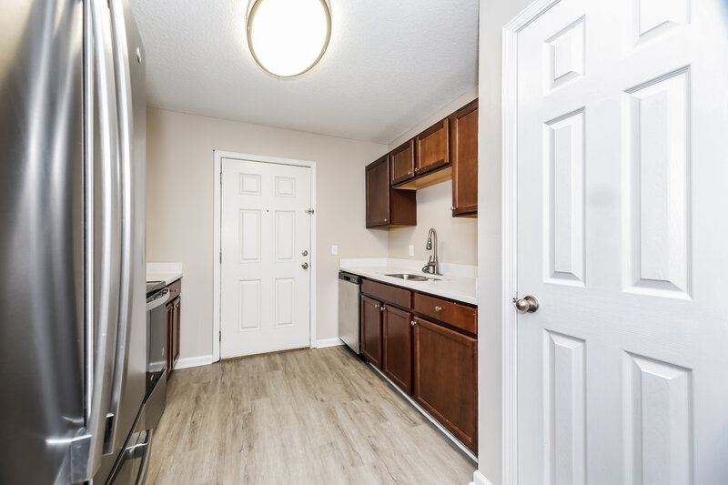 1,515/Mo, 2111 5th Ave Jacksonville, FL 32208 Kitchen View 2