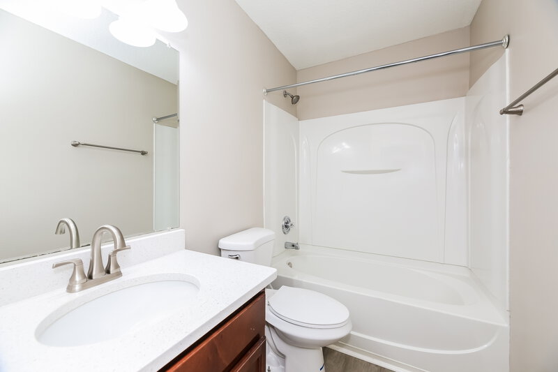 1,515/Mo, 2111 5th Ave Jacksonville, FL 32208 Bathroom View