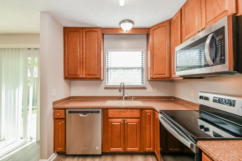 1,660/Mo, 4030 Laurelwood Dr Jacksonville, FL 32257 Kitchen View 2