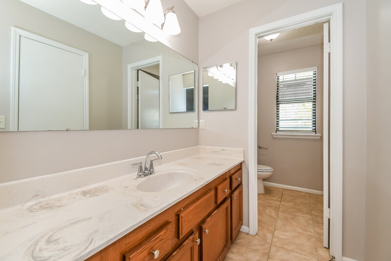 1,660/Mo, 4030 Laurelwood Dr Jacksonville, FL 32257 Main Bathroom View