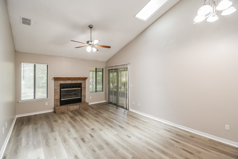 1,620/Mo, 4176 Rollingwood Ct Jacksonville, FL 32257 Living Room View 2