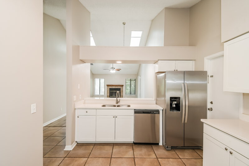 1,620/Mo, 4176 Rollingwood Ct Jacksonville, FL 32257 Kitchen View