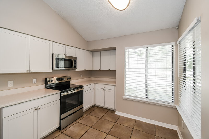 1,620/Mo, 4176 Rollingwood Ct Jacksonville, FL 32257 Kitchen View 3