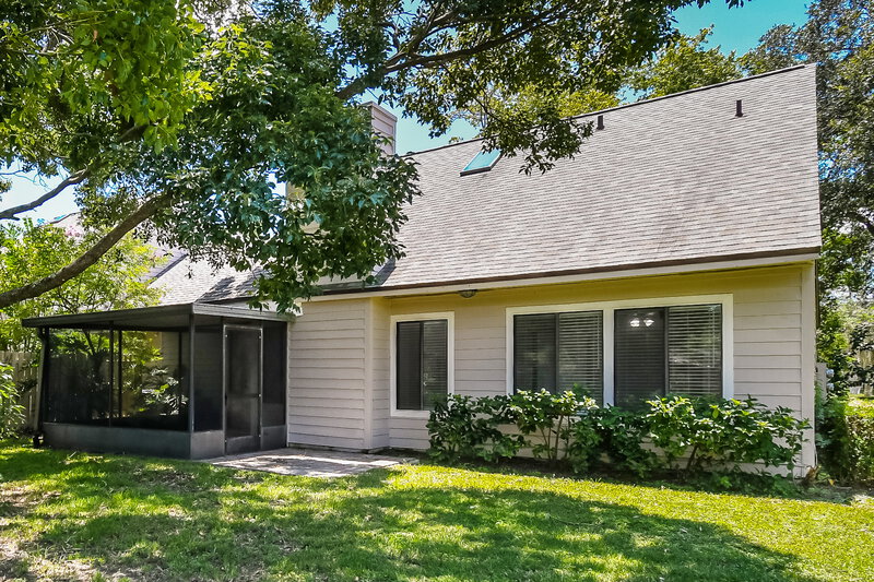 1,620/Mo, 4176 Rollingwood Ct Jacksonville, FL 32257 Rear View