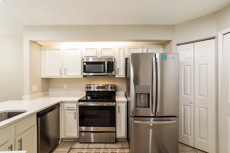 1,590/Mo, 8549 Sturbridge Cir E Jacksonville, FL 32244 Kitchen View