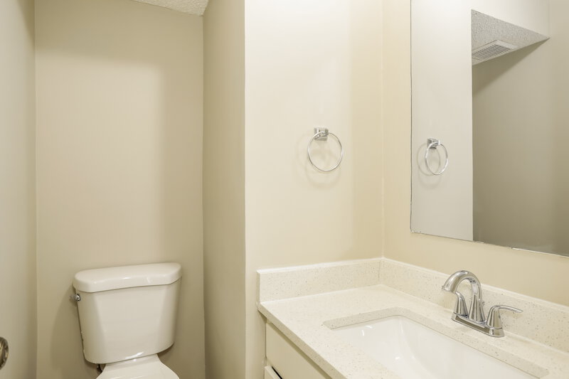 1,590/Mo, 8549 Sturbridge Cir E Jacksonville, FL 32244 Main Bathroom View
