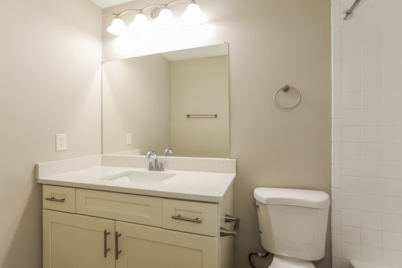 1,590/Mo, 8549 Sturbridge Cir E Jacksonville, FL 32244 Bathroom View