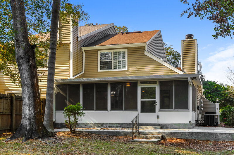 1,590/Mo, 8549 Sturbridge Cir E Jacksonville, FL 32244 Rear View