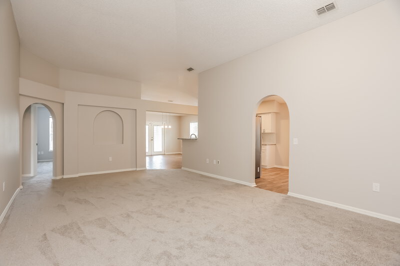 2,190/Mo, 5957 Wentworth Cir S Jacksonville, FL 32277 Living Room View